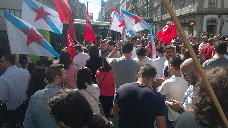2016 07 11 FolgaCentrosChamadasConcentracionVigo08.jpg
